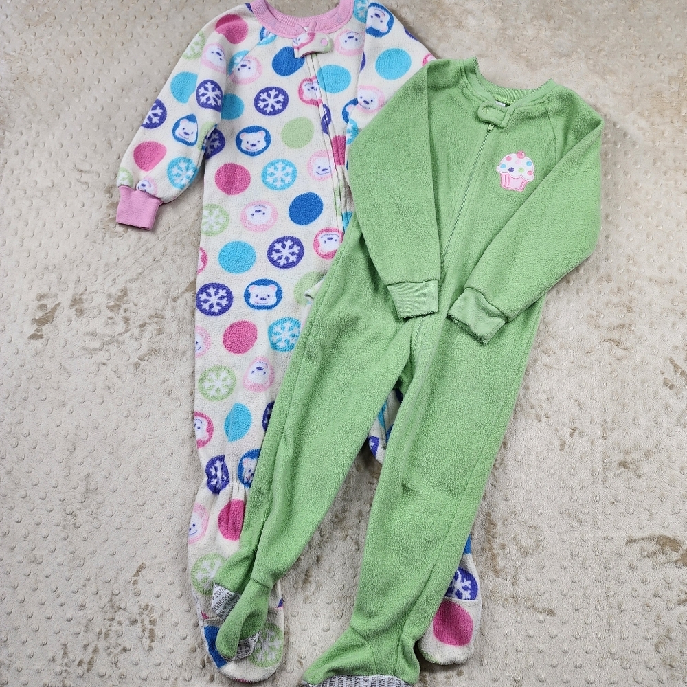 Set of 2 Vintage Footed One Piece Pajamas Size 4 Warm and Cozy Kids